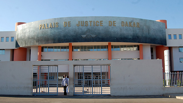 DIFFICILES CONDITIONS DE VIE ALORS QU’ILS SONT SORTIS DU CFJ DEPUIS LE 2 JANVIER DERNIER: 16 huissiers de justice stagiaires écrivent au Président Sall avec de graves révélations