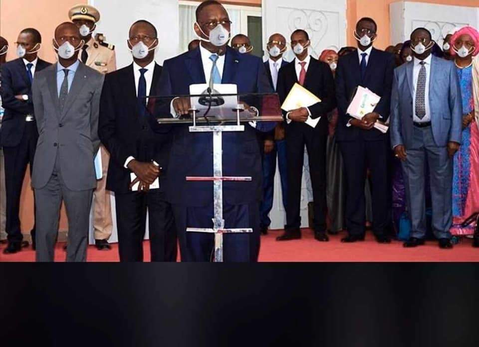 PRESERVATION DES ESPACES ET EDIFICES PUBLICS ET RELACHEMENT EN CETTE PERIODE DE COVID :   Macky en croisade contre les délinquants et impose le port obligatoire de masque