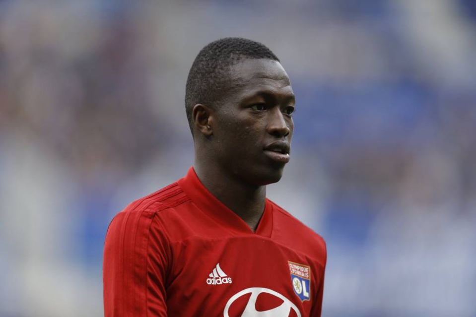 POUR UN MESSAGE DE REMERCIEMENT ADRESSE A SES FANS SENEGALAIS: Pape Cheikh Diop se fait lyncher sur les réseaux sociaux POUR UN MESSAGE DE REMERCIEMENT ADRESSE A SES FANS SENEGALAIS: Pape Cheikh Diop se fait lyncher sur les réseaux sociaux