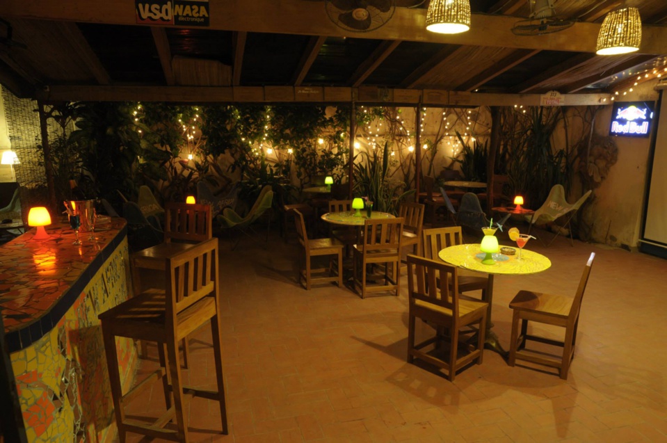 Les bars fermés dès 23h par la police Les bars fermés dès 23h par la police