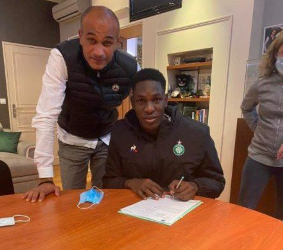 ENGAGÉ POUR 4 ANS AVEC SAINT-ETIENNE: Boubacar Fall, première recrue des Verts ENGAGÉ POUR 4 ANS AVEC SAINT-ETIENNE: Boubacar Fall, première recrue des Verts