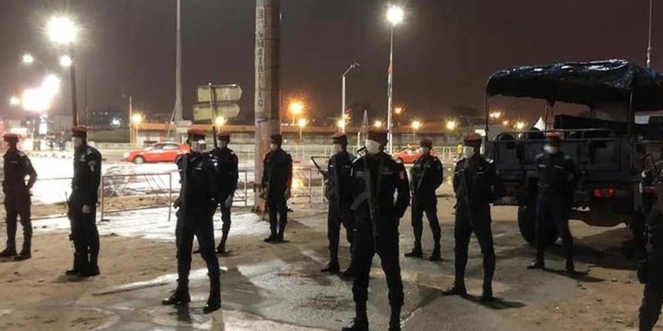 INTERDISANT UNE MANIFESTATION A BENE BARAQUE: Des policiers de la brigade de recherche attaqués avec des jets de pierres INTERDISANT UNE MANIFESTATION A BENE BARAQUE: Des policiers de la brigade de recherche attaqués avec des jets de pierres