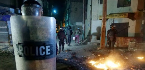 ATTAQUE PAR JETS DE PIERRES DU COMMISSARIAT DE GUINAW-RAILS: Le commissaire de police touché aux côtes, des agents blessés et des véhicules vandalisés