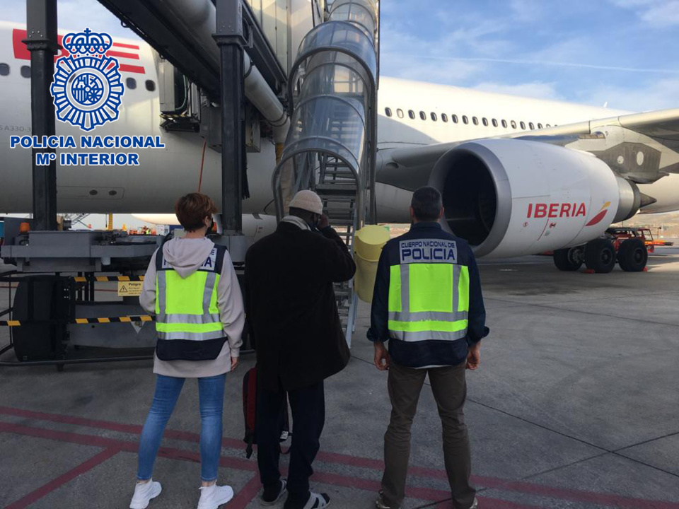 NOTRE COMPATRIOTE EST ARRIVE A DAKAR LE 20 FEVRIER 2021 L’Espagne expulse un imam sénégalais de 43 ans accusé de djihadisme et d’incitation à l'islamisme radical NOTRE COMPATRIOTE EST ARRIVE A DAKAR LE 20 FEVRIER 2021 L’Espagne expulse un imam sénégalais de 43 ans accusé de djihadisme et d’incitation à l'islamisme radical