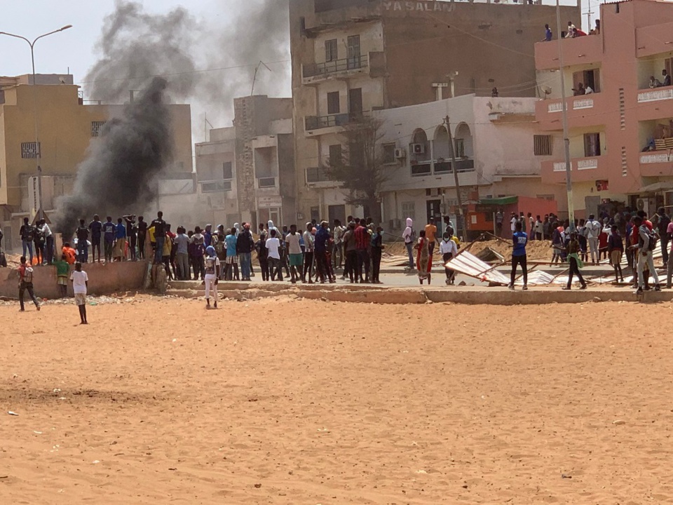 LES CHANTIERS DU BRT ET LE TRIBUNAL DE GUÉDIAWAYE SACCAGÉS LES CHANTIERS DU BRT ET LE TRIBUNAL DE GUÉDIAWAYE SACCAGÉS
