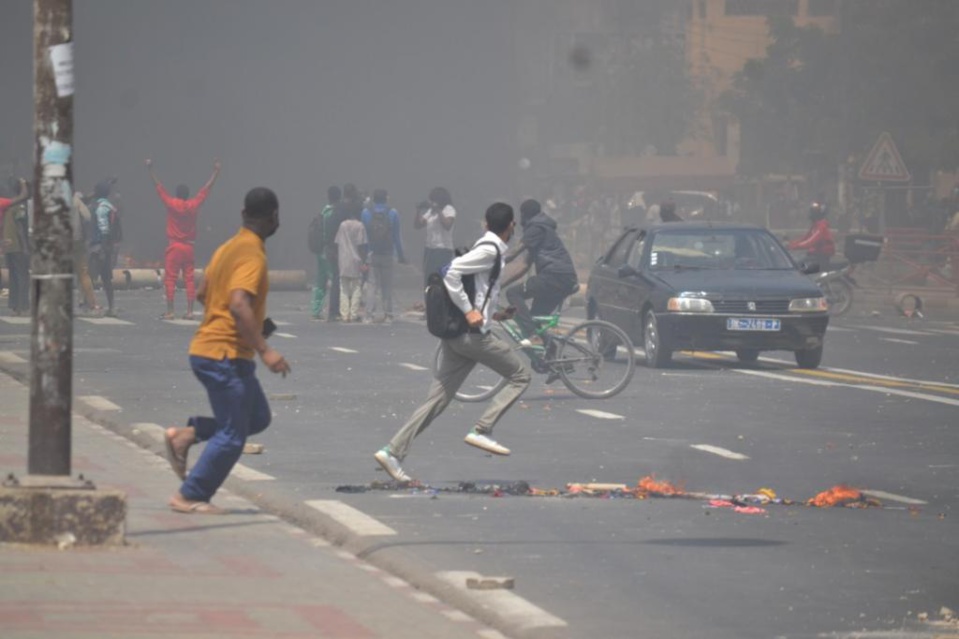 POUR UNE STABILISATION DU CLIMAT SOCIAL APRÈS LES MANIFESTATIONS Le Comité des femmes leaders invite toutes les parties à une concertation soutenue POUR UNE STABILISATION DU CLIMAT SOCIAL APRÈS LES MANIFESTATIONS Le Comité des femmes leaders invite toutes les parties à une concertation soutenue