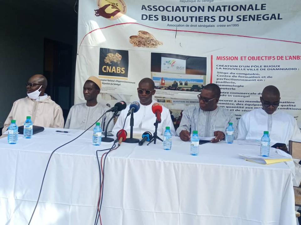 POINT DE PRESSE DE l'ASSOCIATION NATIONALE DES BIJOUTIERS DU SENEGAL POINT DE PRESSE DE l'ASSOCIATION NATIONALE DES BIJOUTIERS DU SENEGAL