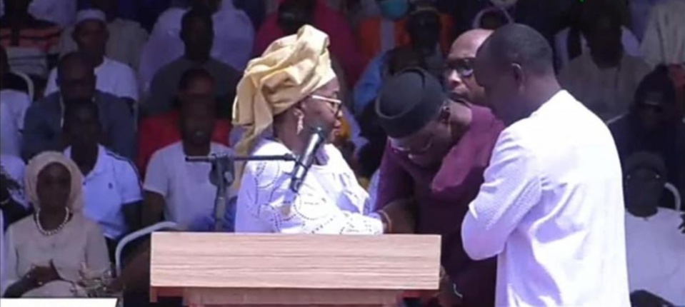 Rassemblement du M2D à Bignona: Ousmane Sonko fait un malaise, manque de s’affaler en public et parle... d'émotion Rassemblement du M2D à Bignona: Ousmane Sonko fait un malaise, manque de s’affaler en public et parle... d'émotion