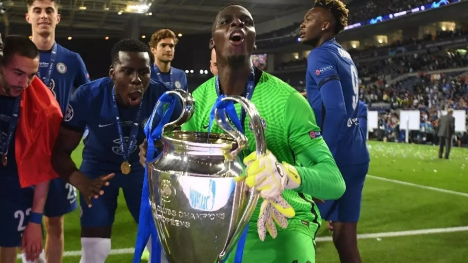 EDOUARD MENDY : «Je ne me fixe pas de limites» EDOUARD MENDY : «Je ne me fixe pas de limites»