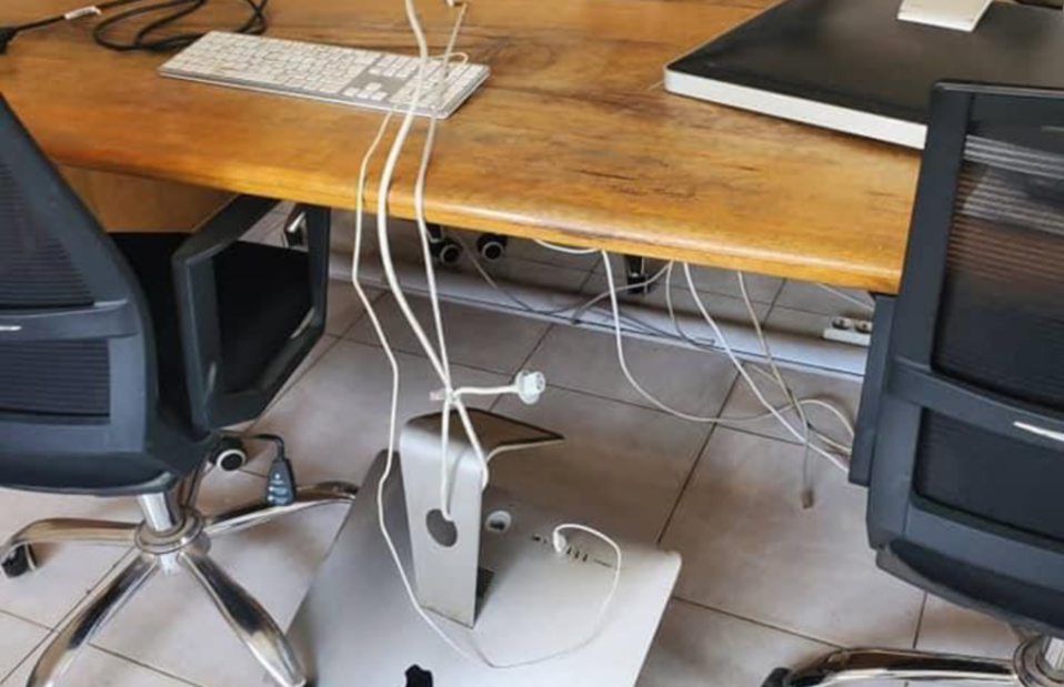 SACCAGE DES LOCAUX DU JOURNAL LES ECHOS : LES MIS EN CAUSE LIBÉRÉS SOUS CAUTION SACCAGE DES LOCAUX DU JOURNAL LES ECHOS : LES MIS EN CAUSE LIBÉRÉS SOUS CAUTION