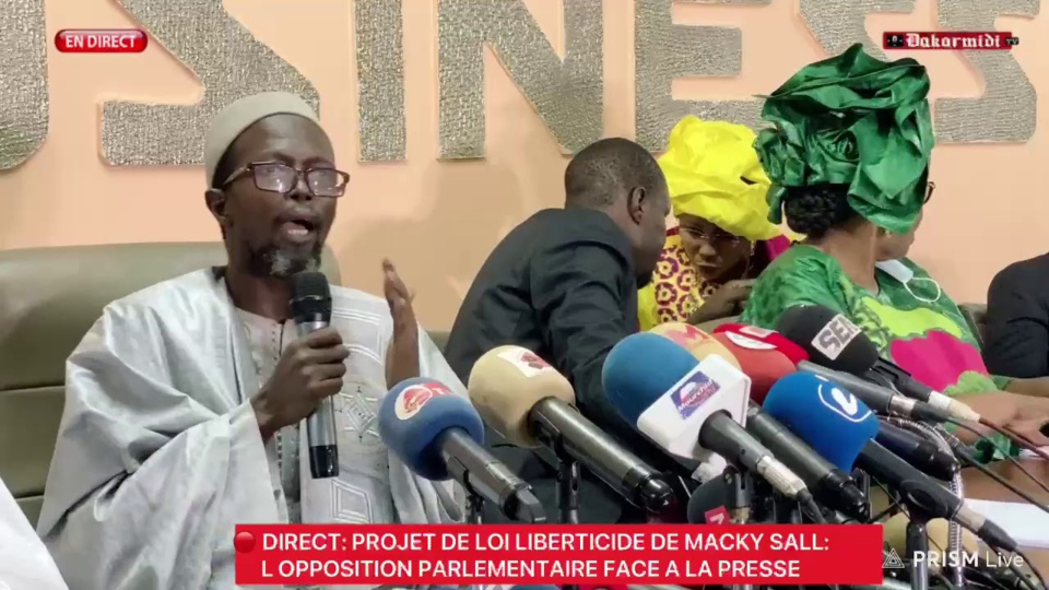 LES DEPUTES INVITES A STATUER SUR LE PROJET DE LOI N°10/2021: L’opposition appelle les Sénégalais à descendre dans la rue pour manifester contre «une loi dangereuse pour la démocratie» LES DEPUTES INVITES A STATUER SUR LE PROJET DE LOI N°10/2021: L’opposition appelle les Sénégalais à descendre dans la rue pour manifester contre «une loi dangereuse pour la démocratie»