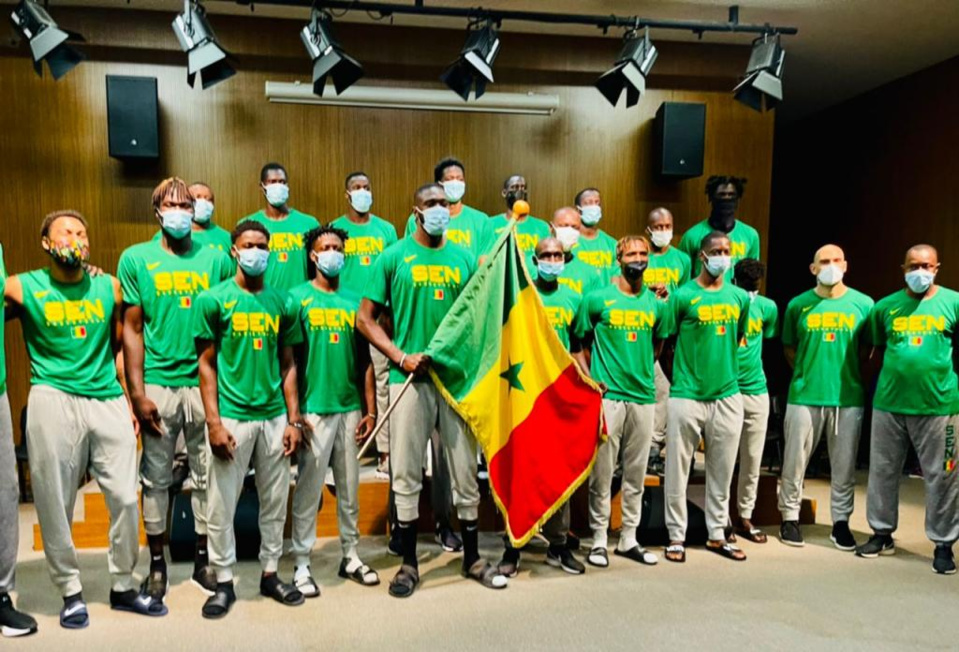 AFROBASKET KIGALI 2021: Les Lions ont reçu le drapeau national hier AFROBASKET KIGALI 2021: Les Lions ont reçu le drapeau national hier
