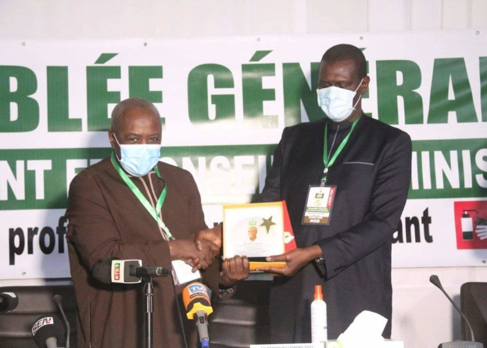 PASSATION DE SERVICE A LA LIGUE SENEGALAISE DE FOOTBALL ROFESSIONNEL (LSFP): Saër Seck lègue 51 millions F Cfa à Djibril Wade PASSATION DE SERVICE A LA LIGUE SENEGALAISE DE FOOTBALL ROFESSIONNEL (LSFP): Saër Seck lègue 51 millions F Cfa à Djibril Wade