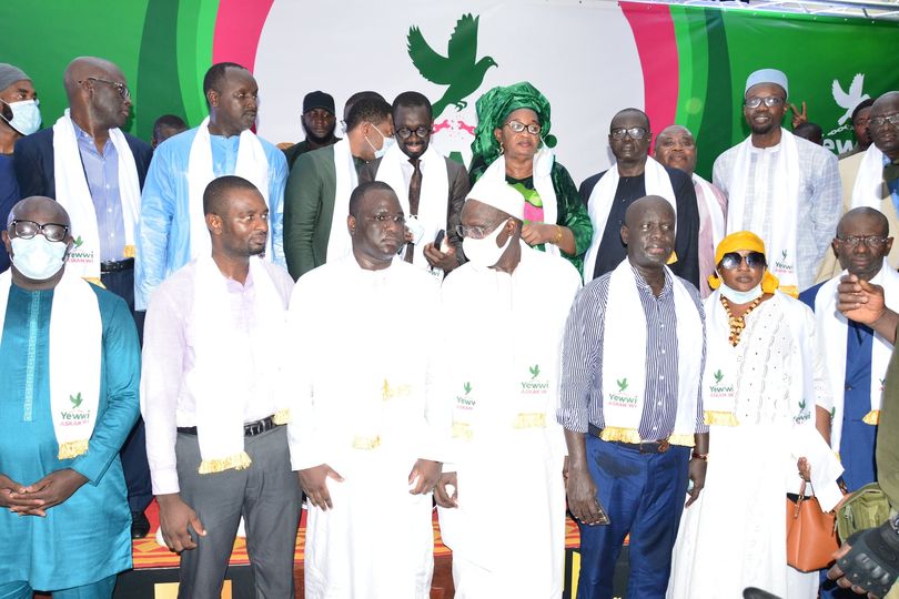 Naissance de plusieurs oppositions dans l'opposition: 