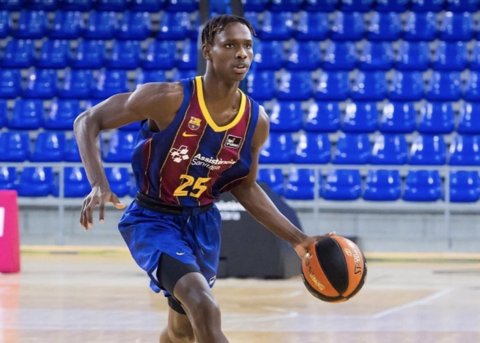 APRES AVOIR RESILIE SON CONTRAT AVEC LE FC BARCELONE Papi Brancou Badio file officiellement en Bundesliga avec les Fraport Skyliners