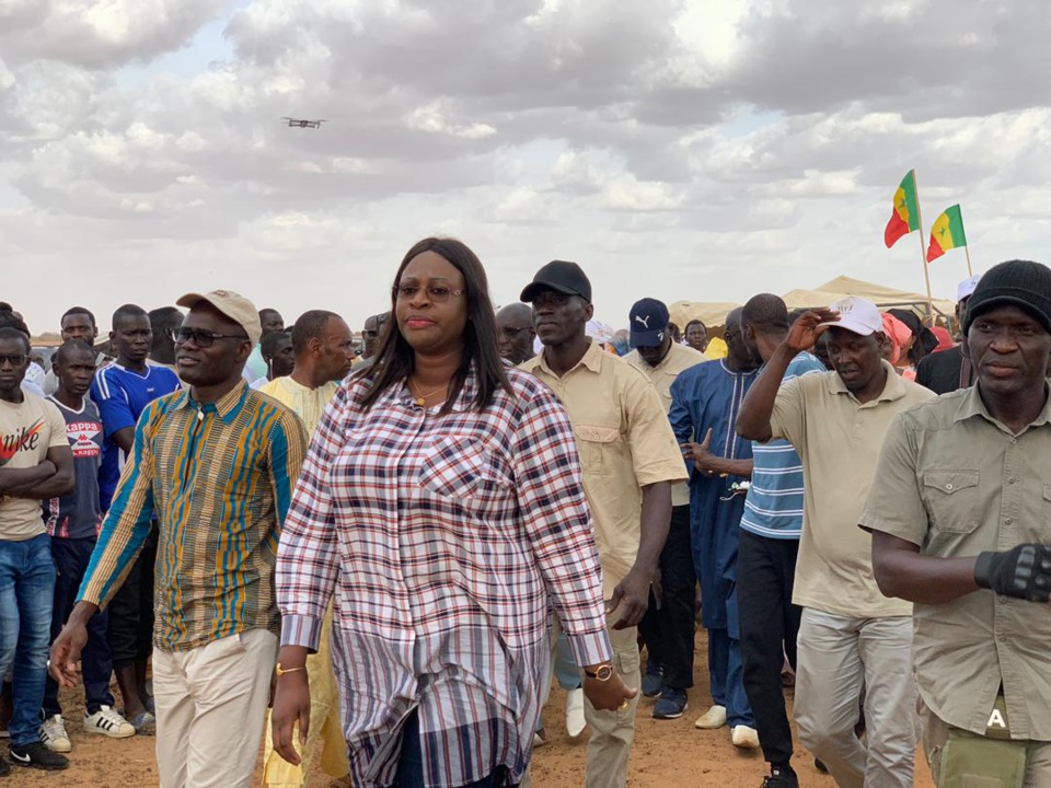 Portée par les femmes, les sages, les cadres et les jeunes de l'Apr et de Benno: Néné Fatoumata Tall au front Portée par les femmes, les sages, les cadres et les jeunes de l'Apr et de Benno: Néné Fatoumata Tall au front
