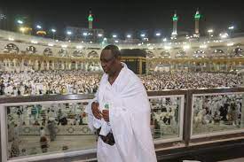 Macky Sall fait sa Oumra avec sa famille, Amadou Bâ et Moustapha Diop