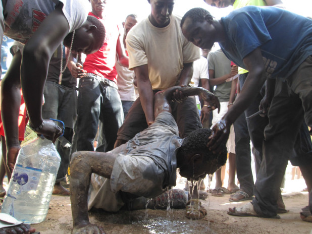 INSOLITE A TALLY MAME FASS MBAO: Un voleur de bonbonne de gaz échappe à la vindicte populaire grâce aux eaux boueuses