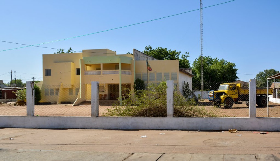 BISBILLES ENTRE TENDANCES RIVALES A KOUNGHEUL: Les militants du ministre Mayacine Camara, de la députée Fanta Sall et du Dg Badou Ly se donnent en spectacle devant le ministre de la Femme BISBILLES ENTRE TENDANCES RIVALES A KOUNGHEUL: Les militants du ministre Mayacine Camara, de la députée Fanta Sall et du Dg Badou Ly se donnent en spectacle devant le ministre de la Femme