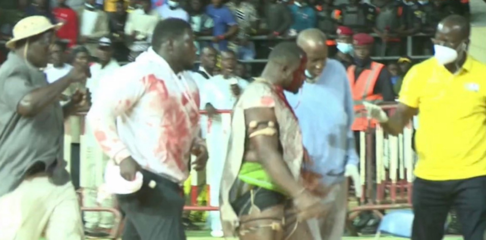 PAPA SOW MIS KO APRÈS AVOIR REÇU UN TAMTAM SUR LA TÊTE: Le combat l’opposant à Siteu finit sans verdict PAPA SOW MIS KO APRÈS AVOIR REÇU UN TAMTAM SUR LA TÊTE: Le combat l’opposant à Siteu finit sans verdict