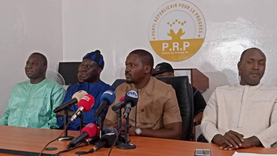 Y’en a marre et Frapp reçus par Yaw Y’en a marre et Frapp reçus par Yaw