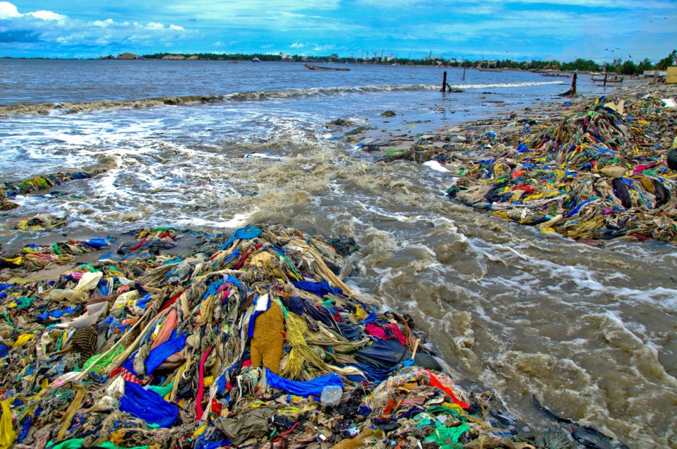 VERNISSAGE EXPOSITION SUR LA POLLUTION DE LA BAIE DE HANN :Les photographes Cheikh Tidiane Ndiaye et Abdou Cissé retracent en images des années d’agression de la baie VERNISSAGE EXPOSITION SUR LA POLLUTION DE LA BAIE DE HANN :Les photographes Cheikh Tidiane Ndiaye et Abdou Cissé retracent en images des années d’agression de la baie