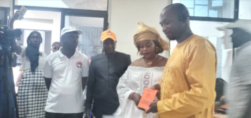 KÉDOUGOU : Mamadou Hadji Cissé, le maire sortant, félicite son adversaire KÉDOUGOU : Mamadou Hadji Cissé, le maire sortant, félicite son adversaire