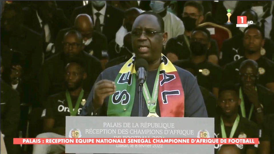 RECEPTION DES NOUVEAUX CHAMPIONS D’AFRIQUE DE FOOBALL: Macky Sall offre 50 millions de F Cfa et des terrains à chaque Lion et à l’encadrement RECEPTION DES NOUVEAUX CHAMPIONS D’AFRIQUE DE FOOBALL: Macky Sall offre 50 millions de F Cfa et des terrains à chaque Lion et à l’encadrement
