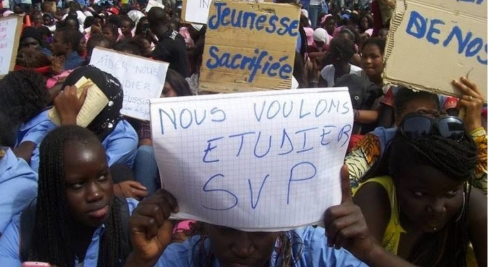 CONSÉQUENCES DE LA GRÈVE DES ENSEIGNANTS A KEUR MASSAR NORD: Un collégien atteint à la tête avec un projectile dans une bataille rangée entre élèves du privé et du public CONSÉQUENCES DE LA GRÈVE DES ENSEIGNANTS A KEUR MASSAR NORD: Un collégien atteint à la tête avec un projectile dans une bataille rangée entre élèves du privé et du public