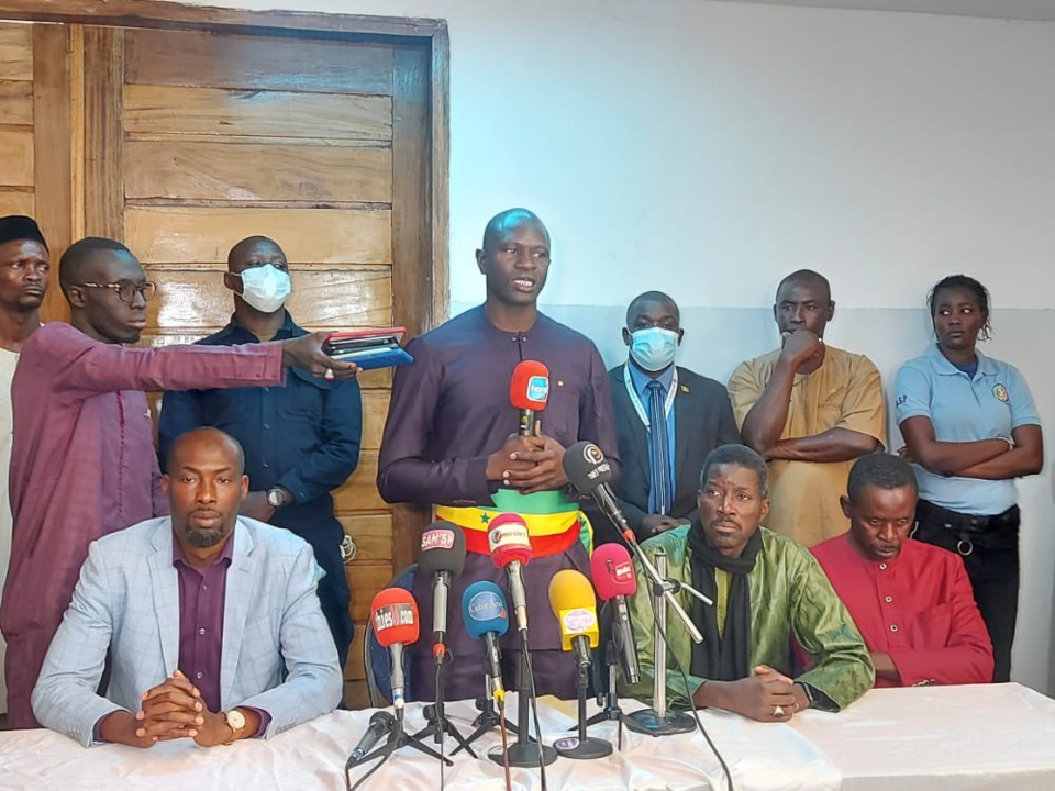 Dr BABACAR DIOP, MAIRE DE THIES :«J'ai une seule ambition, une seule aspiration, une seule préoccupation : être votre serviteur» Dr BABACAR DIOP, MAIRE DE THIES :«J'ai une seule ambition, une seule aspiration, une seule préoccupation : être votre serviteur»