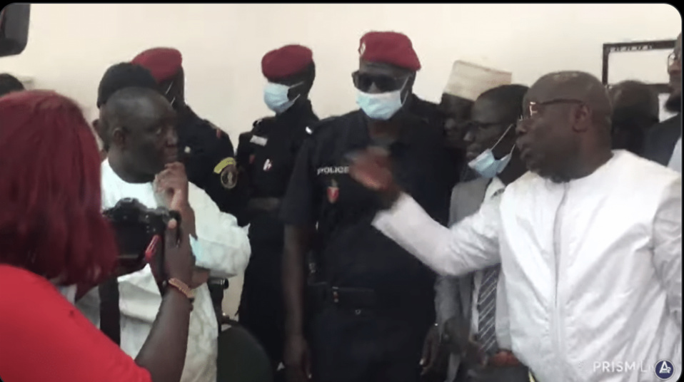 ENCADRÉ INSTALLATION DU BUREAU MAIRIE DE GUEDIAWAYE :Les conseillers de Wallu seront aux côtés du maire Ahmed Aïdara pour renforcer la victoire de l’opposition à Guédiawaye, d’après le Pds ENCADRÉ INSTALLATION DU BUREAU MAIRIE DE GUEDIAWAYE :Les conseillers de Wallu seront aux côtés du maire Ahmed Aïdara pour renforcer la victoire de l’opposition à Guédiawaye, d’après le Pds
