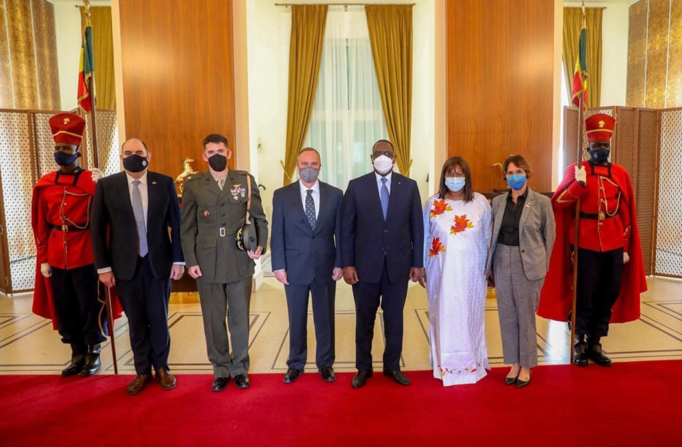 L'Ambassadeur USA Michael«Mike» Raynor présente ses lettres de créances à Macky L'Ambassadeur USA Michael«Mike» Raynor présente ses lettres de créances à Macky