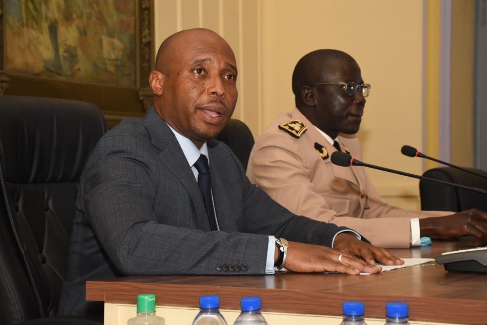 BARTHÉLEMY DIAS SUR LES PROBLÈMES D’EAU  ET D’ASSAINISSEMENT À DAKAR : «Nous sommes entrain de semer les germes d’une bombe écologique» BARTHÉLEMY DIAS SUR LES PROBLÈMES D’EAU  ET D’ASSAINISSEMENT À DAKAR : «Nous sommes entrain de semer les germes d’une bombe écologique»