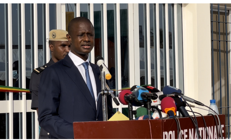 CHAMBOULEMENT A LA POLICE NATIONALE :Abdoulaye Antoine Félix Diome secoue fort le cocotier CHAMBOULEMENT A LA POLICE NATIONALE :Abdoulaye Antoine Félix Diome secoue fort le cocotier