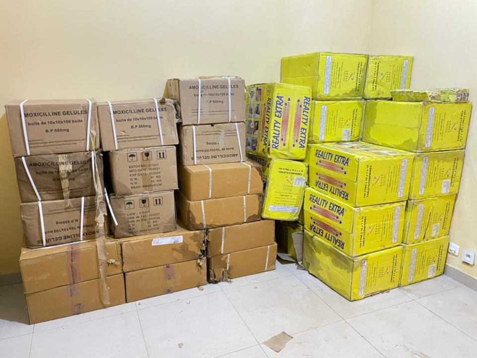 OPERATION «BOUCLAGE» :La douane saisit des produits prohibés d’une contrevaleur de 266 millions Cfa entre Mbour et Keur-Ayip OPERATION «BOUCLAGE» :La douane saisit des produits prohibés d’une contrevaleur de 266 millions Cfa entre Mbour et Keur-Ayip