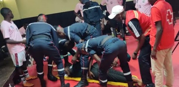 ENCORE DE LA VIOLENCE DANS NOS STADES : Le coach du Jaraaf mis KO par des supporters et évacué à la mi-temps face au Ndiambour