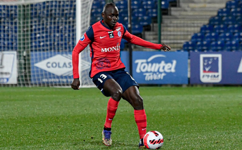 ARRIVÉ LIBRE L'ÉTÉ DERNIER À CHÂTEAUROUX: Adama Mbengue prolonge avec la Berrichonne ARRIVÉ LIBRE L'ÉTÉ DERNIER À CHÂTEAUROUX: Adama Mbengue prolonge avec la Berrichonne