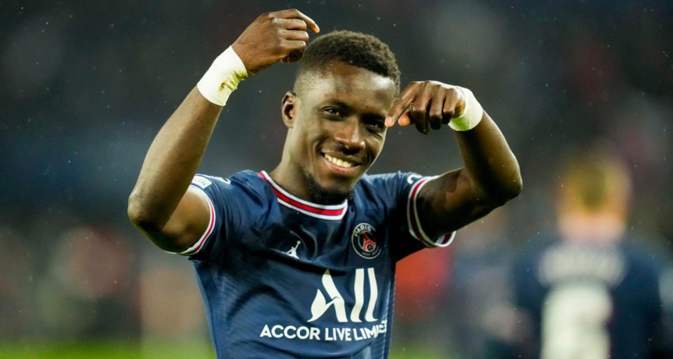 APRÈS UNE SEMAINE POLÉMIQUE: Idrissa Guèye a rejoué, ovationné par le parc des Princes