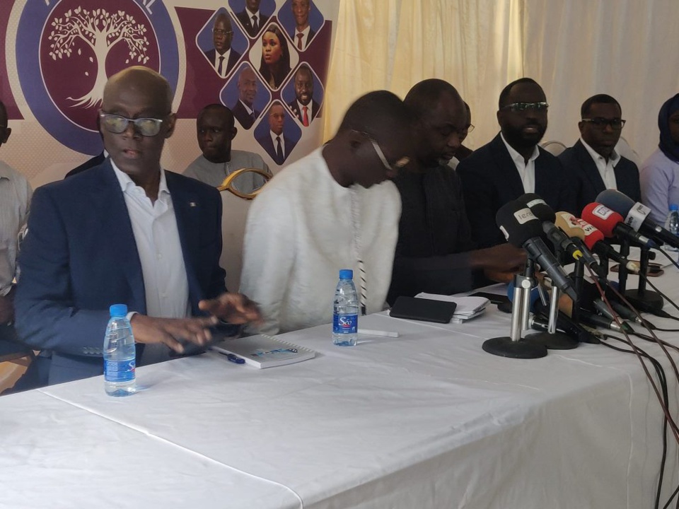 THIERNO ALASSANE SALL : «Ceux qui se voyaient déjà sur le trône de la République (…) ont fait plusieurs faux départs» THIERNO ALASSANE SALL : «Ceux qui se voyaient déjà sur le trône de la République (…) ont fait plusieurs faux départs»