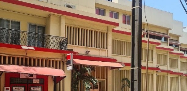 Avenue Roume: Une femme saute du haut de l'immeuble abritant la Sgbs et meurt