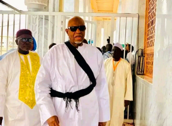 PRIERE DU VENDREDI A MASALIKUL JINAAN :Serigne Mountakha Mbacké accueilli dans la ferveur religieuse, Mbackiou Faye dégaine un milliard en guise de adiya