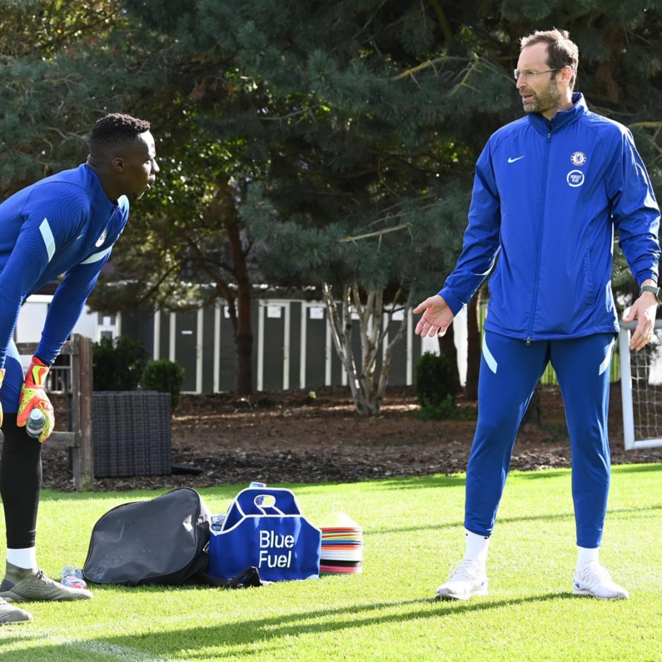 LIBÉRÉ PAR CHELSEA: Petr Čech reçoit les adieux d’Édouard Mendy LIBÉRÉ PAR CHELSEA: Petr Čech reçoit les adieux d’Édouard Mendy