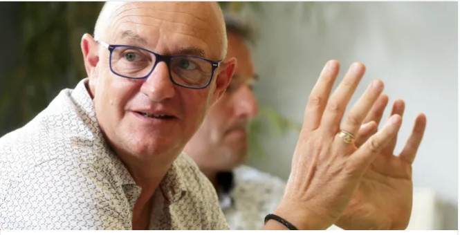 LES PHOTOS OBSCÈNES DE L'EX ENTRAINEUR DE GÉNÉRATION FOOT SE RETROUVENT ENTRE LES MAINS D'UN COMMERÇANT:  Mor Talla Seck faisait chanter Olivier Simon Perrin qui lui aurait aussi révélé qu'il était bisexuel