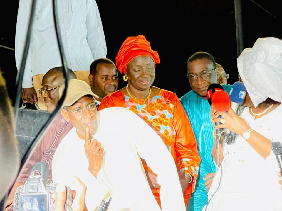 CARAVANE DE BENNO BOKK YAKAAR :Abdoulaye Daouda Diallo, Racine Sy et les autres Leaders de Podor réservent un accueil triomphal à Aminata Touré CARAVANE DE BENNO BOKK YAKAAR :Abdoulaye Daouda Diallo, Racine Sy et les autres Leaders de Podor réservent un accueil triomphal à Aminata Touré