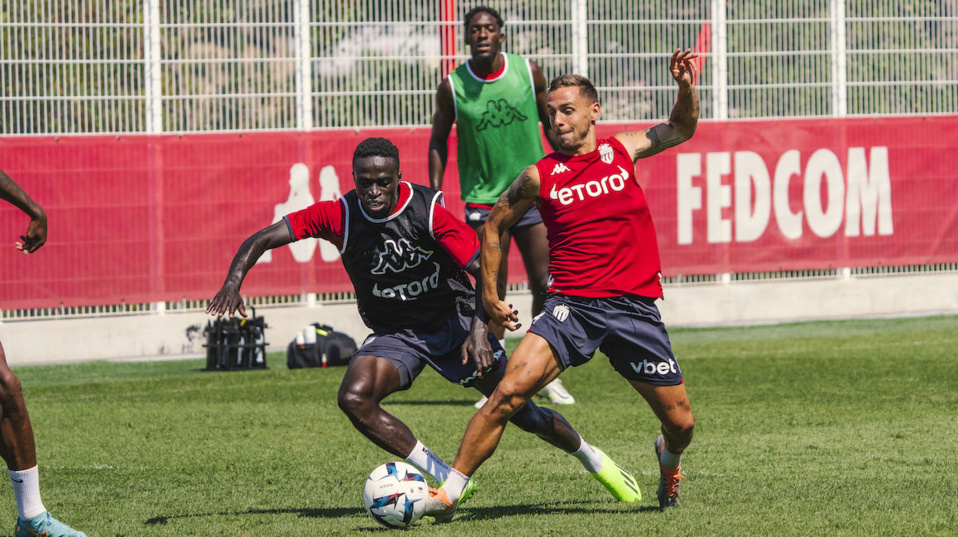 Cesc Fàbregas célèbre le retour de blessure de Krépin Diatta Cesc Fàbregas célèbre le retour de blessure de Krépin Diatta