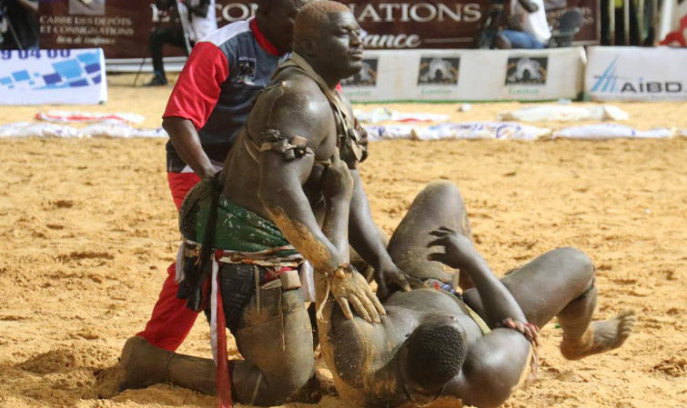 VICTOIRE DU LION DE GUEDIAWAYE SUR LE TIGRE DE FASS:  Balla Gaye envoie Gris Bordeaux à la retraite