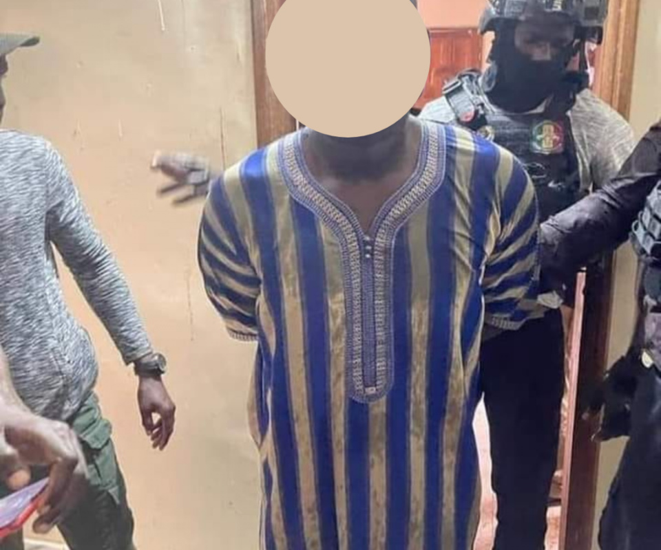 RECONSTITUTION DES FAITS : Pendant 3h, Pape Mamadou Seck s’est attelé à expliquer aux enquêteurs comment il a quitté l’hôpital pour prendre un taxi à Sandaga et se rendre chez lui RECONSTITUTION DES FAITS : Pendant 3h, Pape Mamadou Seck s’est attelé à expliquer aux enquêteurs comment il a quitté l’hôpital pour prendre un taxi à Sandaga et se rendre chez lui