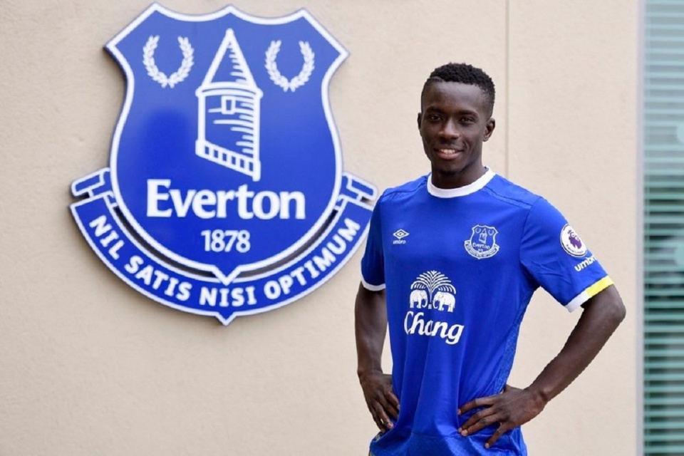 Idrissa Guèye fait ses adieux à ses coéquipiers et file à Everton Idrissa Guèye fait ses adieux à ses coéquipiers et file à Everton