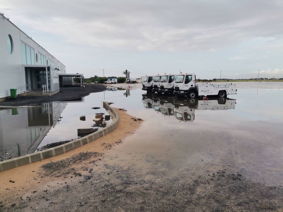 INAUGURÉ LE 4 JUILLET EN GRANDE POMPE POUR UN COUT DE 23 MILLIARDS : L'aéroport de Saint-Louis sous les eaux INAUGURÉ LE 4 JUILLET EN GRANDE POMPE POUR UN COUT DE 23 MILLIARDS : L'aéroport de Saint-Louis sous les eaux