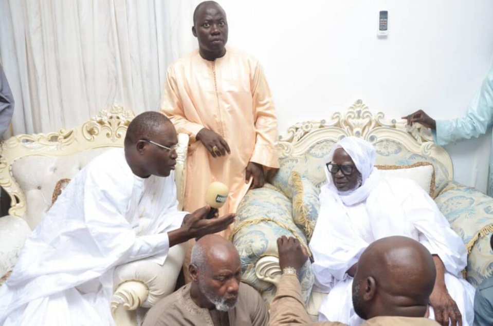 VISITE DE LA COALITION YEWWI ASKAN WI A TOUBA :Les promesses de «soutien» du Khalife général à Khalifa Sall et Cie VISITE DE LA COALITION YEWWI ASKAN WI A TOUBA :Les promesses de «soutien» du Khalife général à Khalifa Sall et Cie